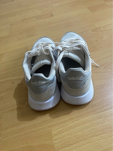 37,5 Beden Adidas spor ayakkabı