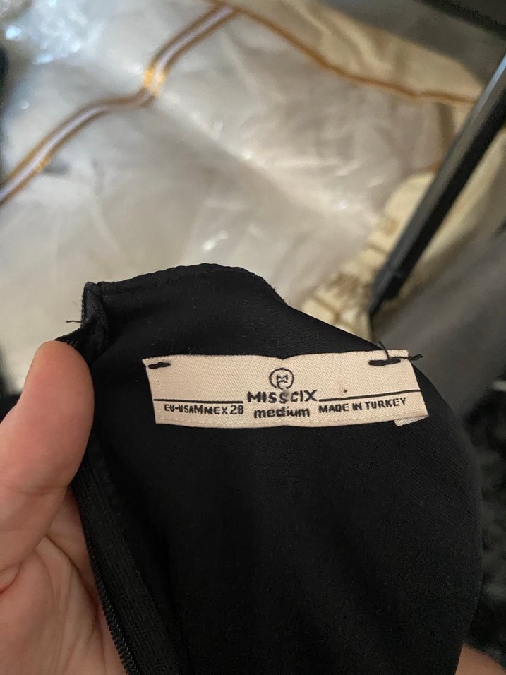 Düğmeli Siyah V Yaka Midi Gotik Elbise - Görsel 4