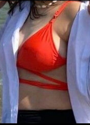 l Beden Kırmızı bağlama detaylı bikini üstü