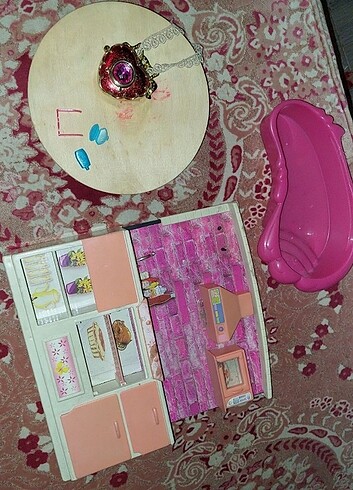 Beden barbie oyuncakları (havuz,mutfak...)