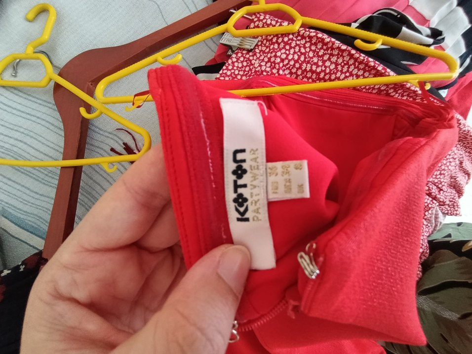 Kırmızı straplez elbise - Görsel 2