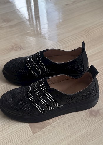 Parlak Siyah Yılan Desenli Kadın Dolgu Topuklu Spor Ayakkabı - Görsel 3