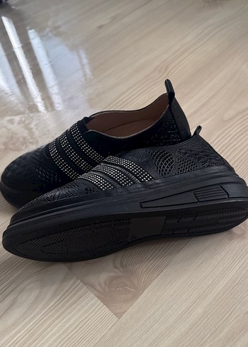 Parlak Siyah Yılan Desenli Kadın Dolgu Topuklu Spor Ayakkabı - Görsel 4