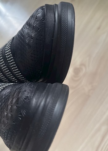 Parlak Siyah Yılan Desenli Kadın Dolgu Topuklu Spor Ayakkabı - Görsel 9