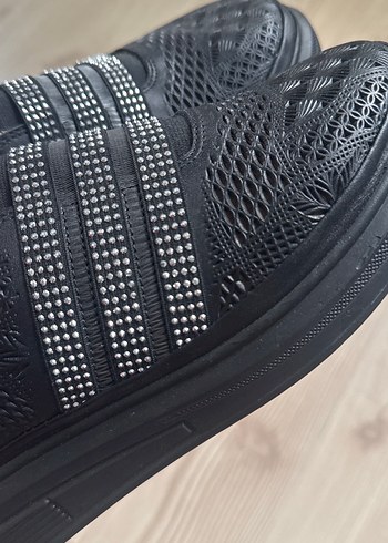 Parlak Siyah Yılan Desenli Kadın Dolgu Topuklu Spor Ayakkabı - Görsel 8