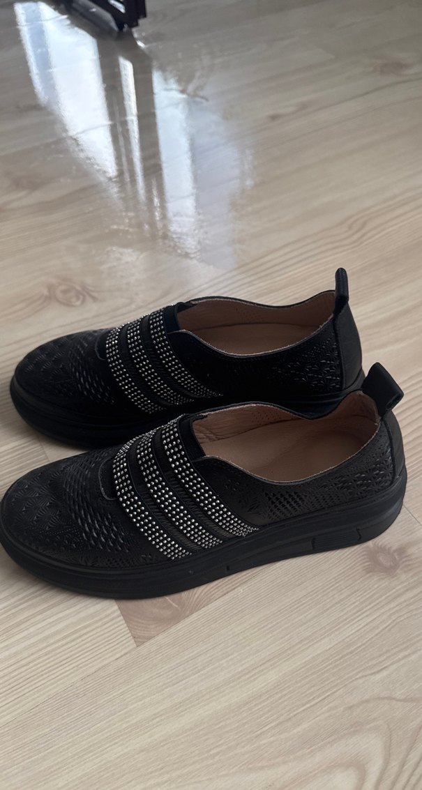 Parlak Siyah Yılan Desenli Kadın Dolgu Topuklu Spor Ayakkabı - Görsel 3