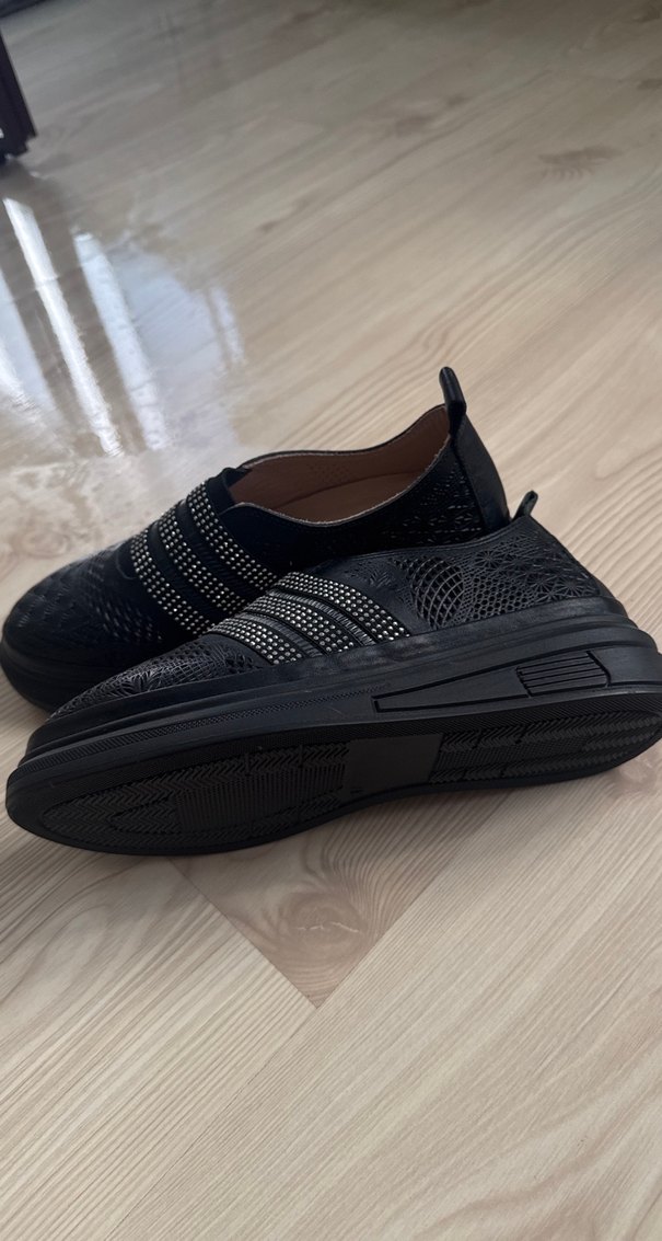 Parlak Siyah Yılan Desenli Kadın Dolgu Topuklu Spor Ayakkabı - Görsel 4