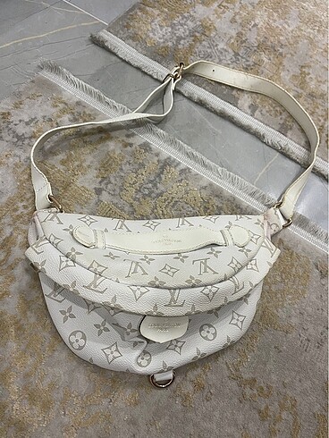 Louis vuitton beyaz bel çantası