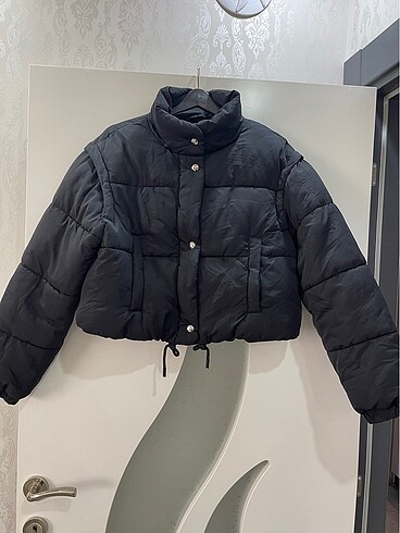 Bershka siyah crop şişme mont