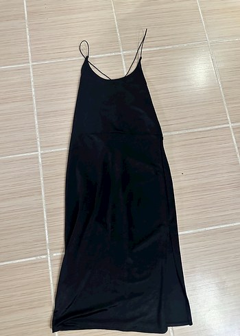 Zara Sırt bağlamalı yırtmaçlı elbise