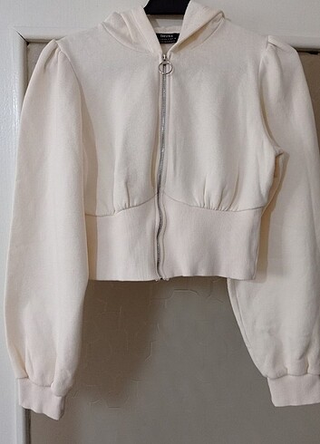 Bershka kısa bel kapşonlu kadın sweatshirt 