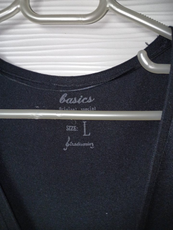 Siyah V Yaka Düğmeli Midi Hırka - Görsel 4