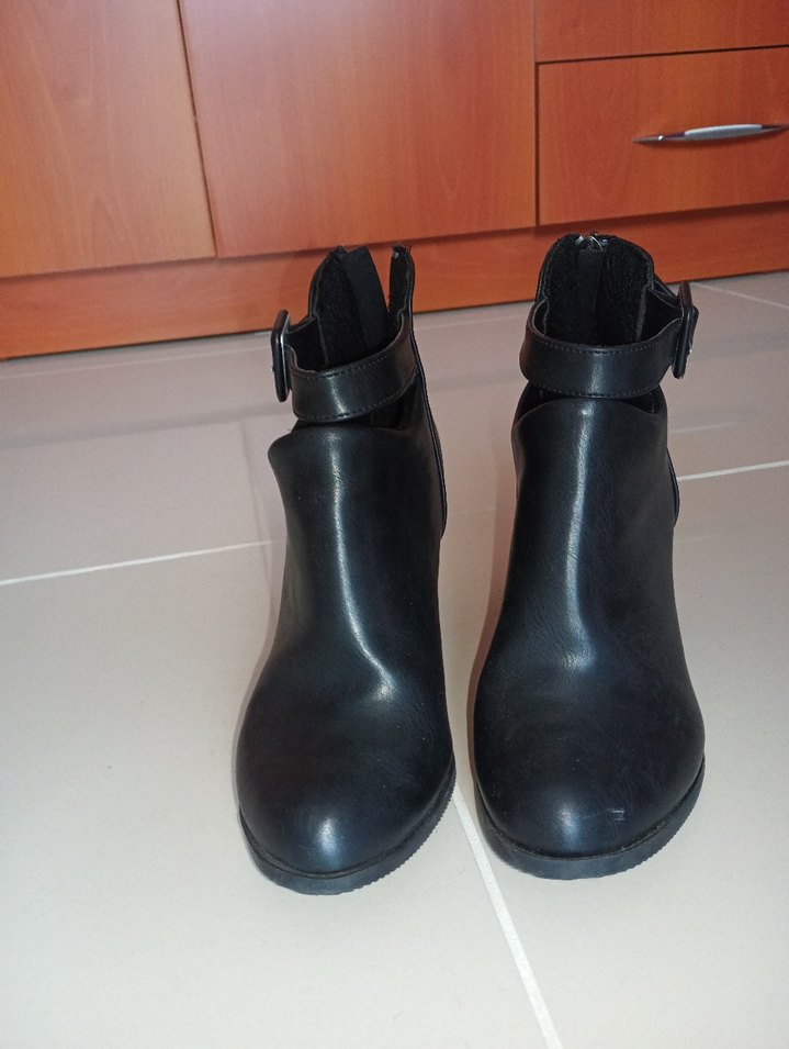 Tokalı Siyah Deri Kadın Bot - Görsel 2