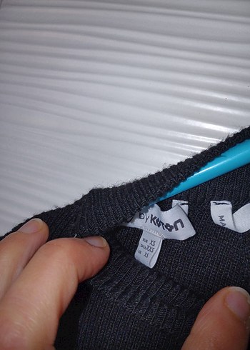 Tek Kollu Yüksek Yakalı Siyah Bluz - Görsel 3