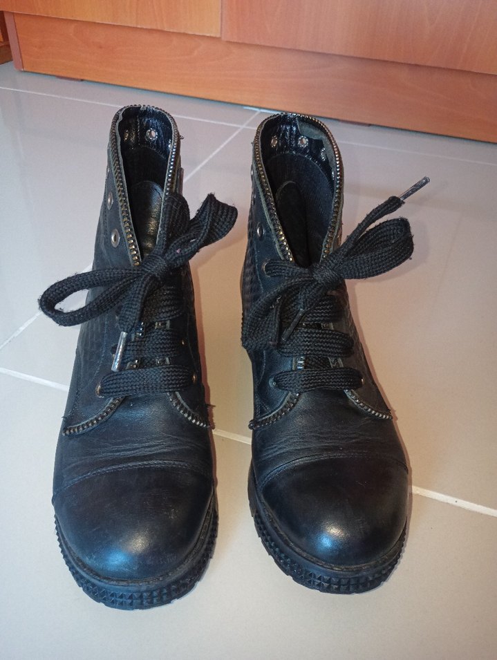 Kadın Siyah Gerçek Deri Topuklu Bot - Görsel 2