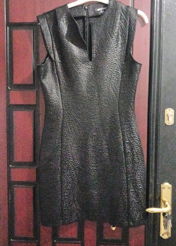 siyah kendinden desenli elbise - Görsel 4