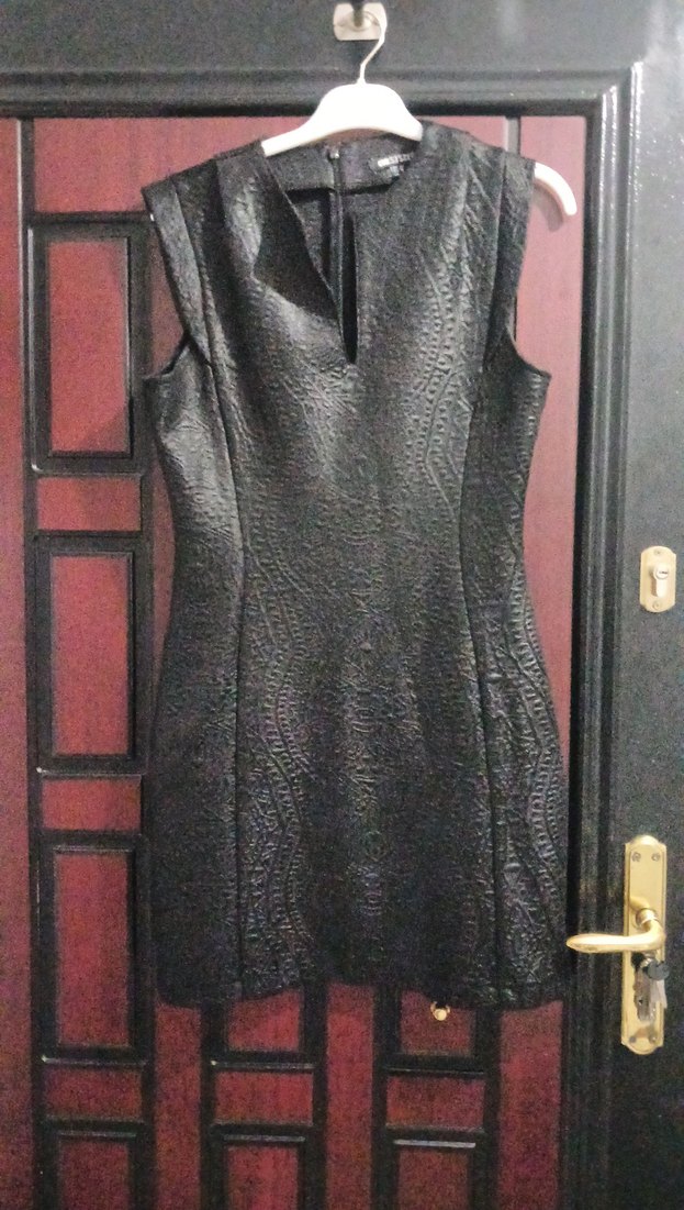 siyah kendinden desenli elbise - Görsel 4