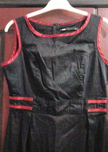 Siyah Kırmızı Detaylı Kemerli Midi Elbise - Görsel 3