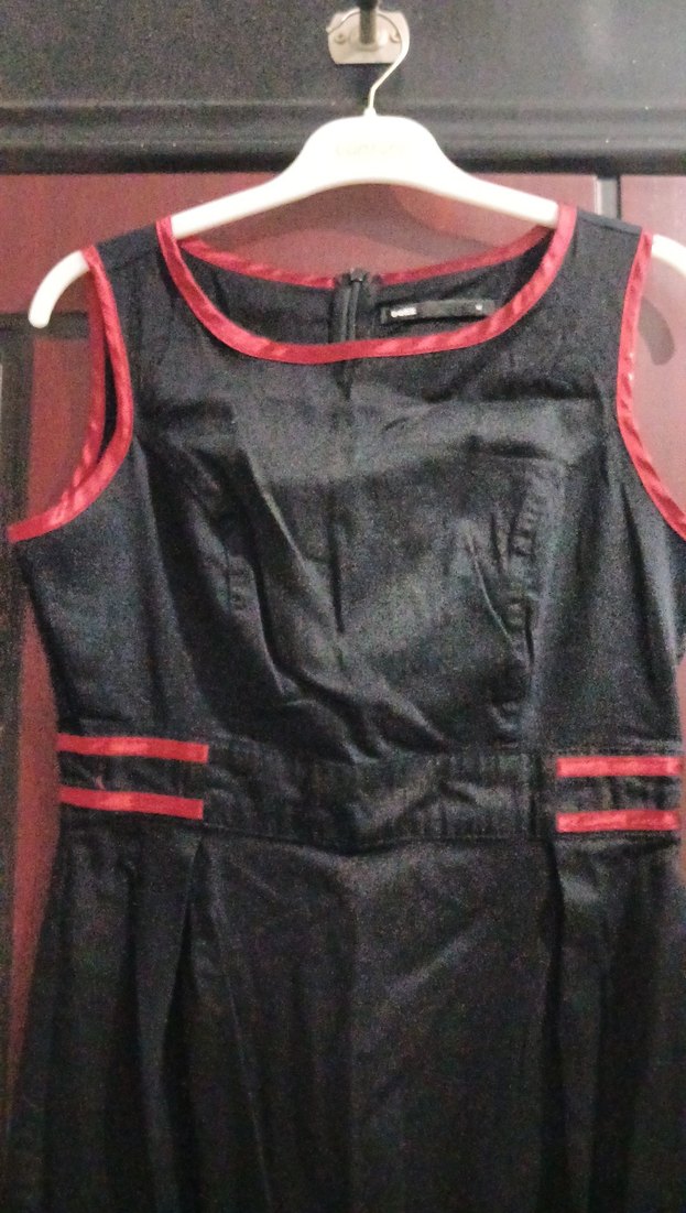 Siyah Kırmızı Detaylı Kemerli Midi Elbise - Görsel 3