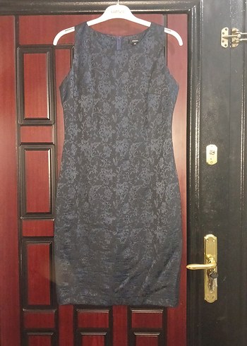 Dantelli Kolsuz Siyah Midi Ofis Elbisesi - Görsel 2