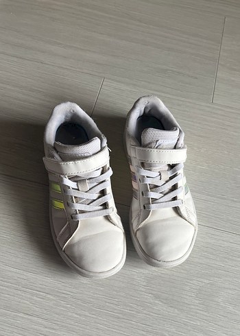 Adidas Kız Çocuk Beyaz Spor Ayakkabı Velcro Bantlı