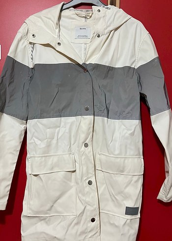 Bershka Beyaz Yagmurluk Mevsimlik