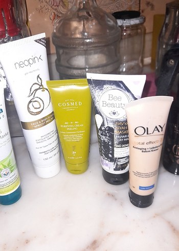 Kadınlar için çeşitli cilt bakım ürünleri - Görsel 3