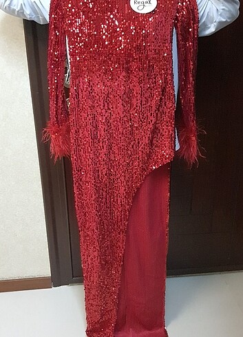 m Beden Pullu payetli kırmızı gece elbisesi