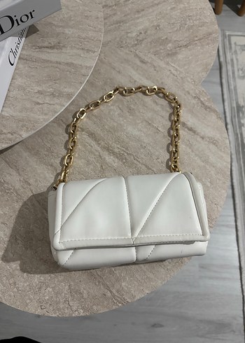 Dior Zincir Detaylı Beyaz Deri Kadın Çanta