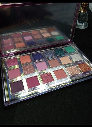 Huda beauty far paleti 