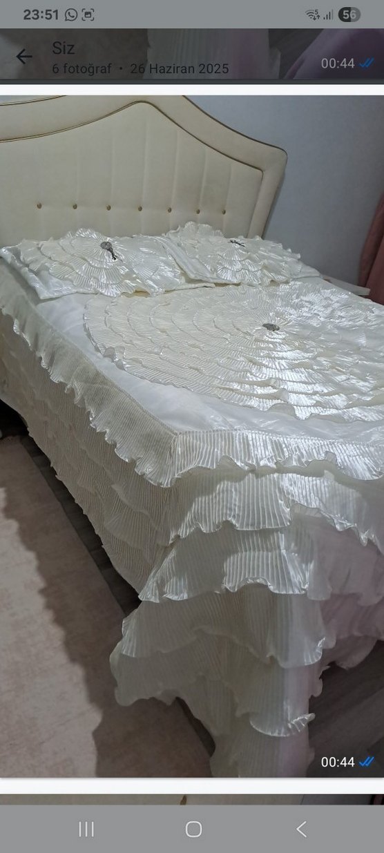 İşlemeli Parlak Beyaz Yatak Örtüsü - Görsel 2