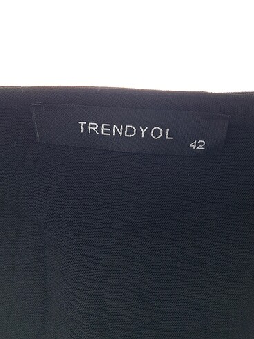 42 Beden siyah Renk Trendyol & Milla Bluz %70 İndirimli.