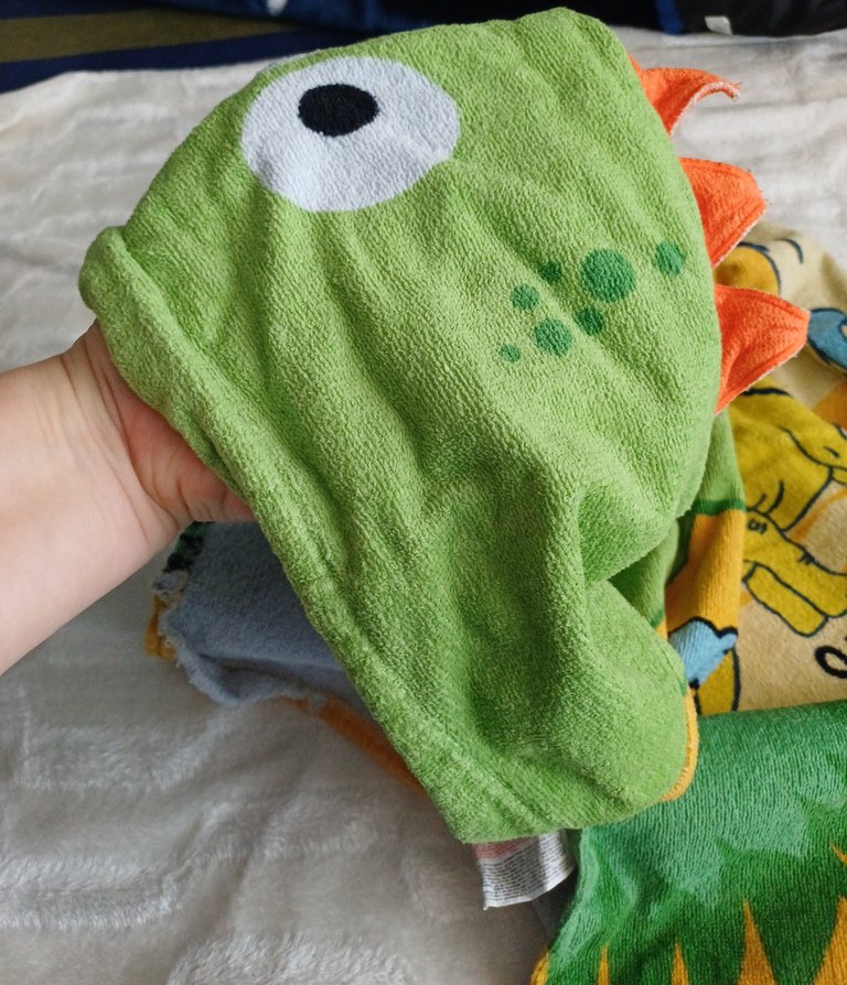 Renkli Baskılı Dinozor Desenli Çocuk Bornozu - Görsel 4