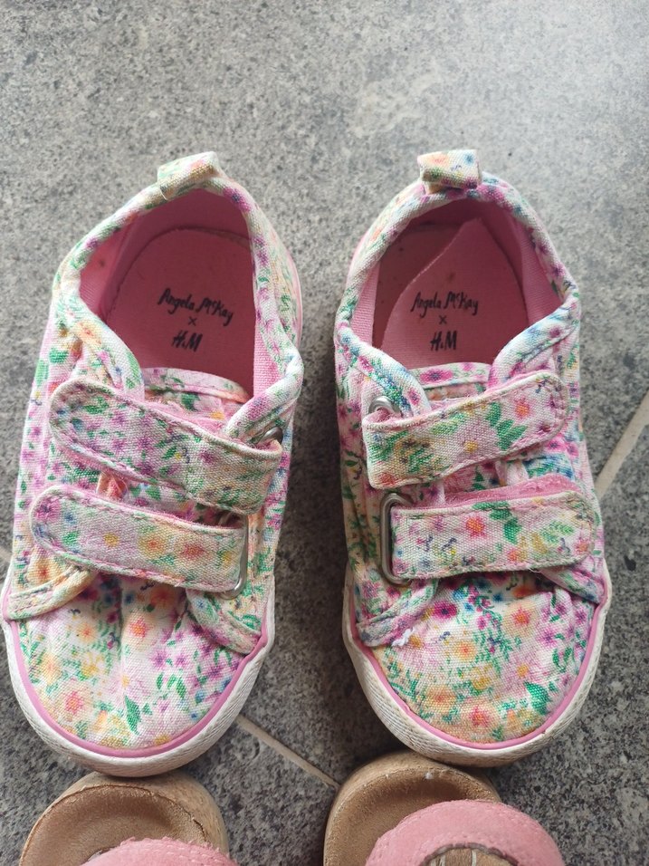 Kız Çocuk Pembe Bağcıklı ve Fiyonklu Terlikler - Görsel 3