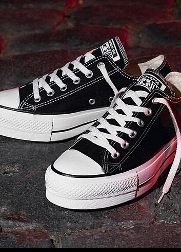 40 numara siyah Converse yüksek taban 