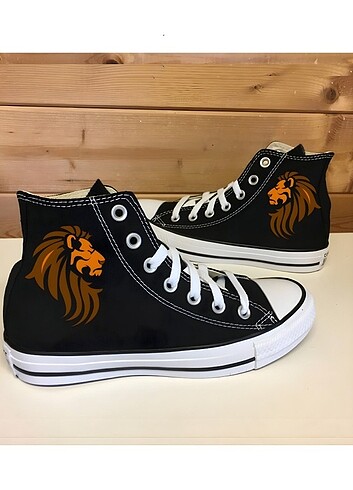 31 Numara siyah Converse aslan desenli