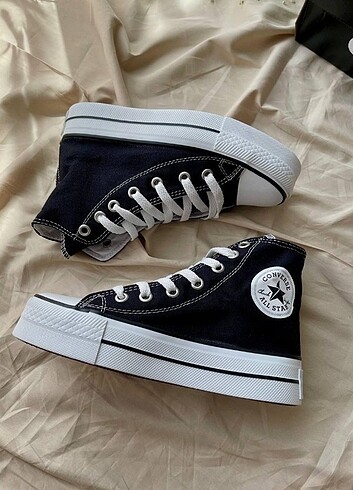 39 numara siyah Converse yüksek taban