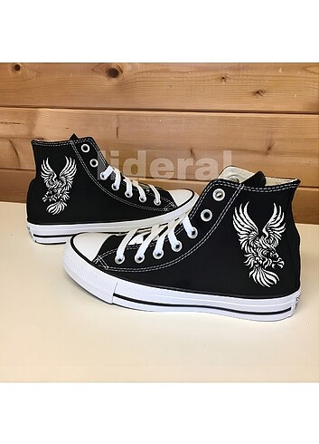34 Numara siyah Kartal baskılı Converse 