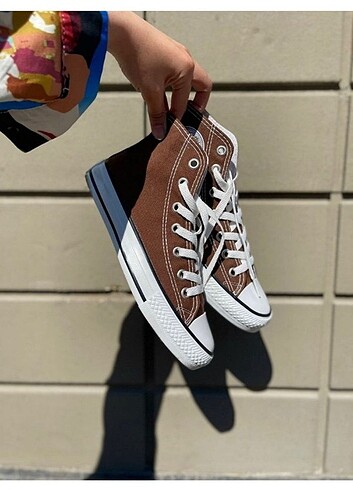 38 numara koyu kahverengi converse
