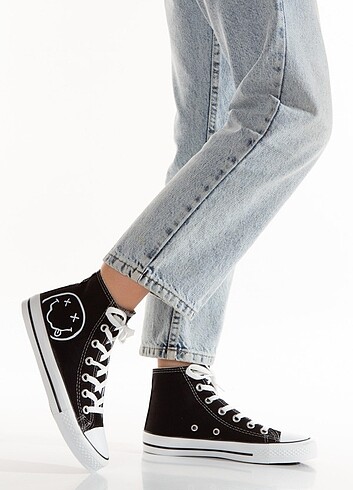 Diğer 36 Numara Siyah Bilekli Convers