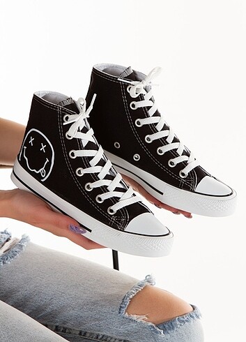 36 Numara Siyah Bilekli Convers 