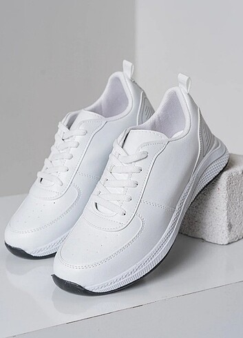 37 Numara beyaz spor ayakkabı 