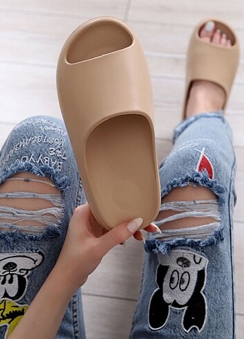 38 Beden 38 numara bej yezzy slide terlik