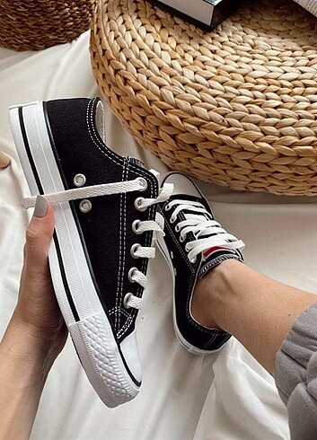 35 Numara siyah Converse sıfır ürün 