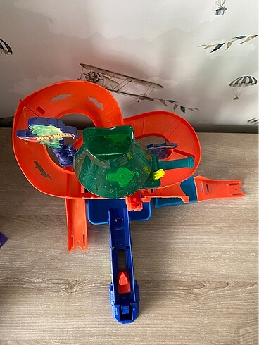  Beden Hot wheels Çılgın laboratuvar sulu oyun seti