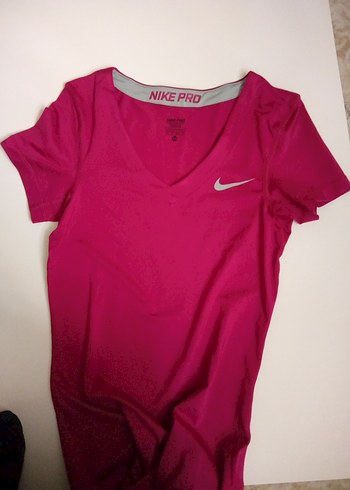 Nike V Yaka Kısa Kollu Tişört