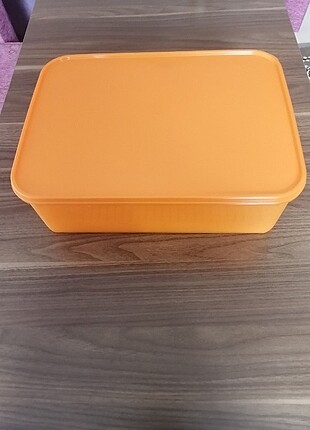 Tupperware mega star 9.4 litre 