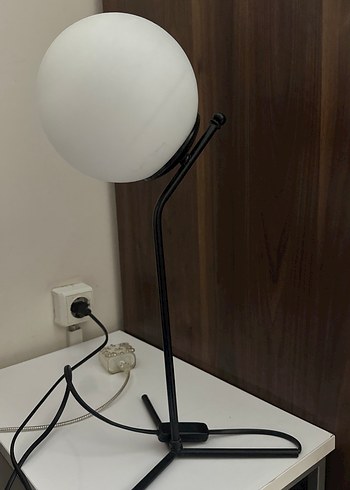 Beyaz Küre Abajur Siyah Metal Ayaklı - Görsel 2