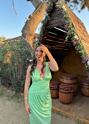 Parlak Yeşil V Yaka Drapeli Uzun Elbise - Görsel 3