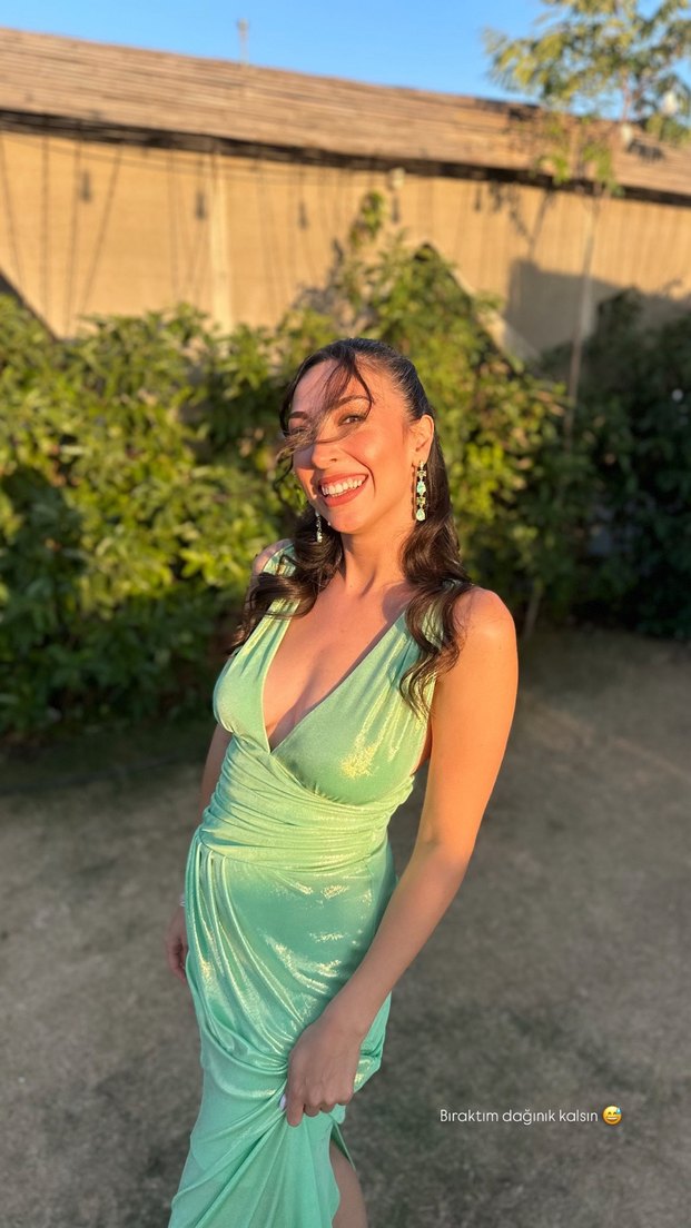 Parlak Yeşil V Yaka Drapeli Uzun Elbise - Görsel 2